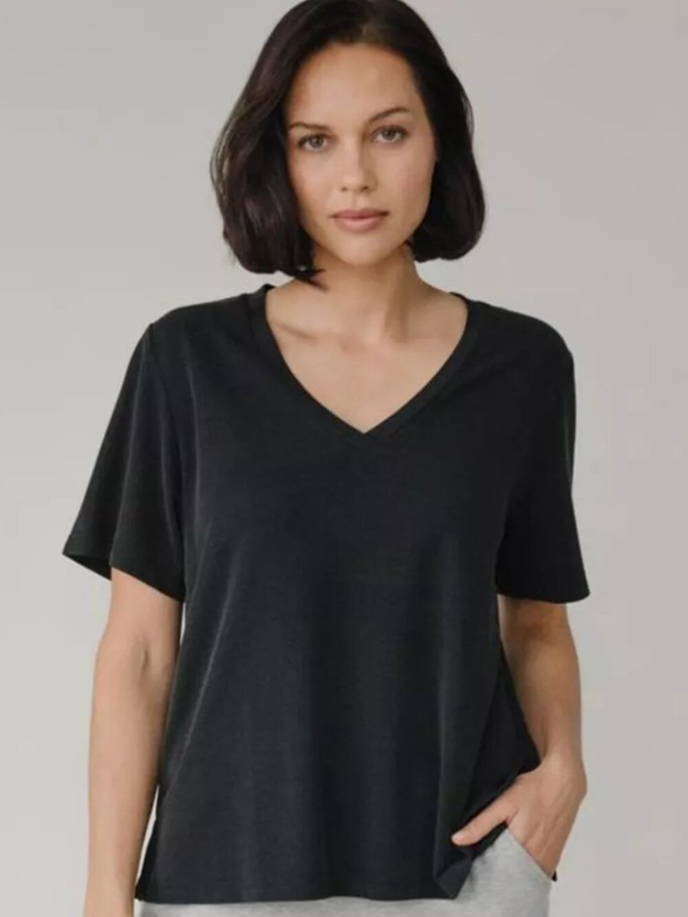 Cozy Earth Women's Modern Modal V-Neck Tee Size M Charcoal Grey NWOT